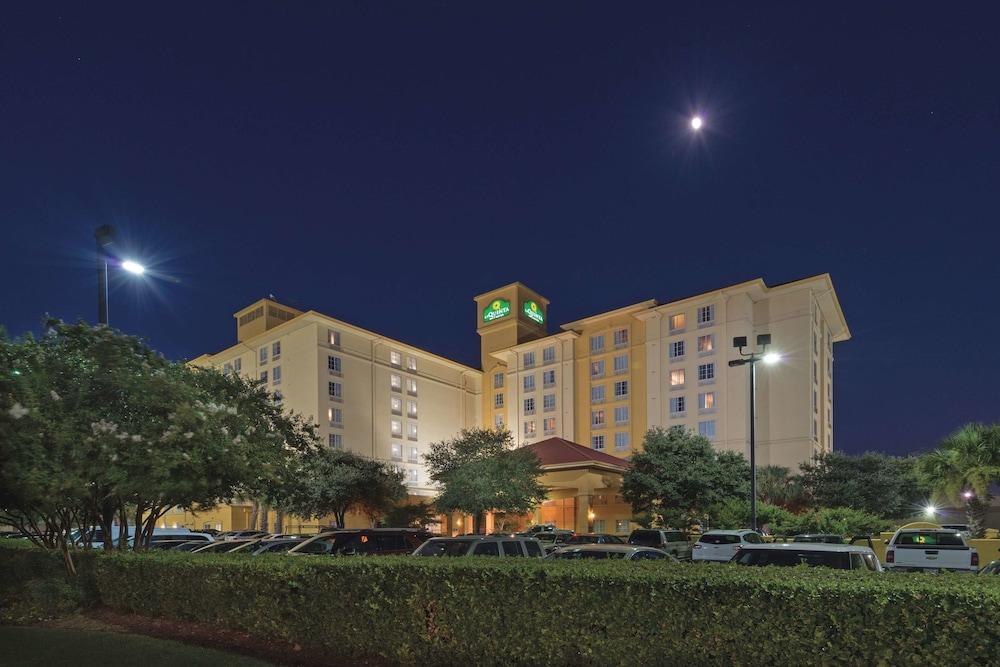 Готель La Quinta By Wyndham San Antonio Airport Екстер'єр фото