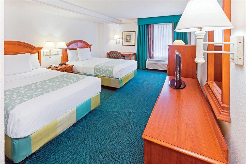 Готель La Quinta By Wyndham San Antonio Airport Екстер'єр фото