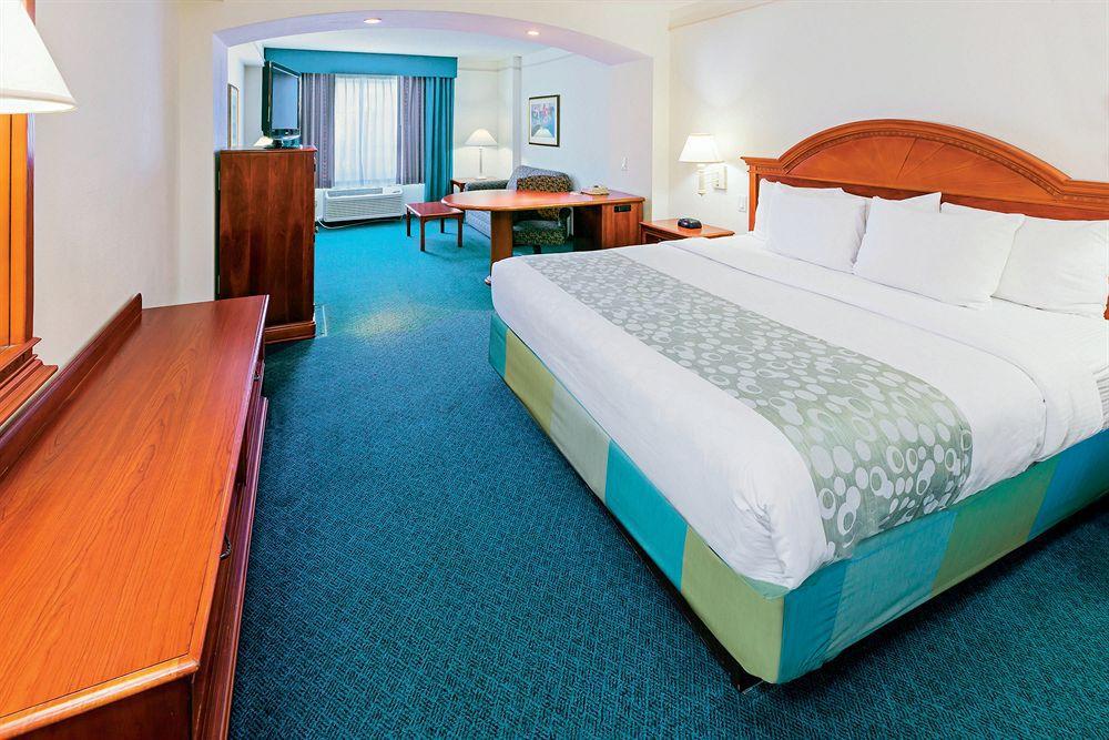 Готель La Quinta By Wyndham San Antonio Airport Екстер'єр фото