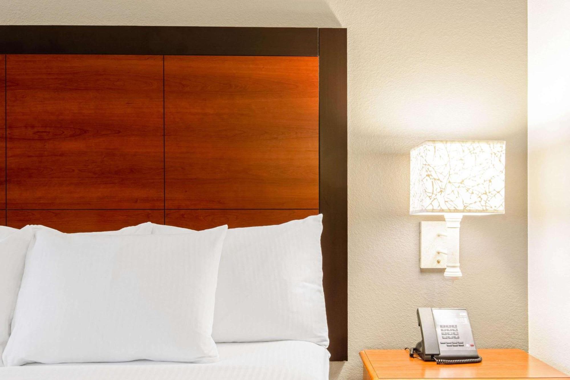 Готель La Quinta By Wyndham San Antonio Airport Екстер'єр фото